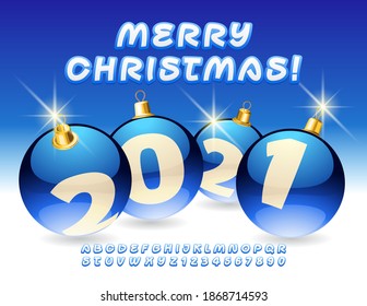 Vektordekorative Grußkarte Frohe Weihnachten 2021 mit Ornate Balls. Moderner Schriftart Blau und Weiß. Satz für kreative Alphabet-Buchstaben und -Zahlen
