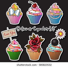 Vector Delicious Cupcakes Set 
