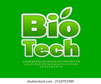 Vetor eco conceito Bio Tech. Fonte de adesivo verde. Letras alfabéticas exclusivas e números definidos.