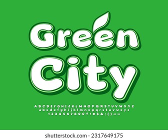El concepto ecológico de vectores Ciudad Verde con hoja decorativa. Divertidas letras de alfabeto, números y símbolos. Fuente moderna blanca y verde