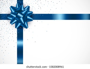 Plantilla festiva vectorial con el clásico azul brillante de regalo, cinta y brillo. Arco azul realista y cinta aislada en fondo blanco con espacio de copia. Tarjeta de saludo, regalo, cupón, promoción, etiqueta
