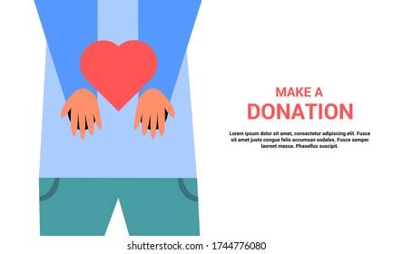 Ilustración vectorial plana de las manos sosteniendo el amor. Concepto de donación y caridad. Difundiendo amor a la gente.