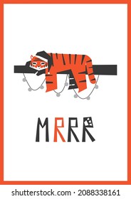 Ilustración plana vectorial con símbolo del Año Nuevo Chino de 2022 - Tigre. Texto - Mrr (purr)! El animal travieso duerme en la rama del árbol. Él lleva el afiche de Santa Claus. El tamaño es para tarjetas de regalo verticales. 