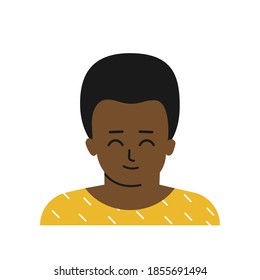 Ilustración aislada vectorial con retrato de personaje de dibujos animados. Avatar de niño afroamericano con cortos de pelo corto, piel oscura. Un hombrecito nigeriano sonríe. Fondo blanco