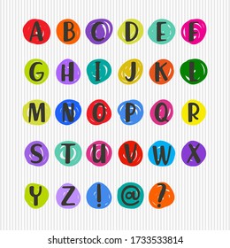 Fuente vectorial para invitaciones infantiles, vacaciones, tarjetas, saludos. Letras mayúsculas del alfabeto inglés en círculos multicolores dibujados a mano. Elementos del logotipo vectorial de la zona infantil, tienda.