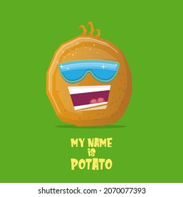Vektorkomischer Cartoon-Potato-Charakter mit Sonnenbrille einzeln auf grünem Hintergrund. funky lächelnde sommerliche Gemüsekartoffelfigur