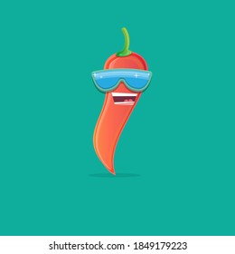 caricatura vectorial divertida caricatura rojo picante pimienta con gafas de sol aisladas en fondo azul. funky sonriente lindo personaje mexicano de paprika pimienta vegetal. 
