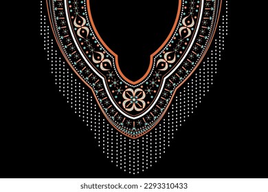 Vektor - Geometrisches ethnisch-orientalisches Muster der Halskette, Kragen. Weiß, orange und blau auf schwarzem Hintergrund. Kann für Mode, Stoff, Druck, Handwerk, Kleidung, Schmuck verwendet werden.