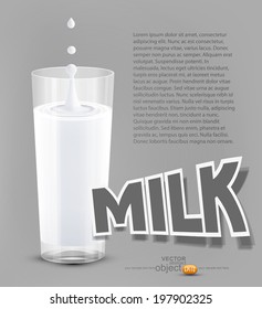 Vektorglas aus Milch auf grauem Hintergrund (schwarz / weiß)