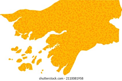 Mapa del oro vectorial de Guinea-Bissau. Mapa de Guinea-Bissau aislado en un fondo blanco. Mosaico de objetos de oro basado en el sólido mapa amarillo de Guinea-Bissau.