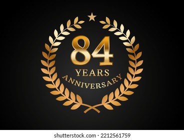 Gráfico vectorial de los antecedentes de la celebración del aniversario. Logo de 84 años de aniversario dorado con corona de laurel sobre fondo negro. Buen diseño para el evento de boda, cumpleaños, invitación, folleto, etc
