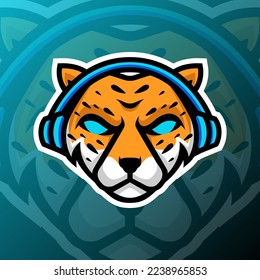 vector graphics illustration of a gamer cheetah in esport logo style. perfect for game team or product logo