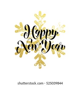 Saludo de los vectores por Feliz Año Nuevo de los adornos dorados y copos de nieve de cristal plateado. Afiche vectorial de decoración navideña dorada o tarjeta con letras de brillo de papel dorado
