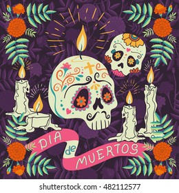 Ilustração desenhada à mão vetor do feriado mexicano “Dia dos Mortos”. Cartão postal com crânios tradicionais de açúcar, flores de calêndula e velas, e letras “Dia de Muertos”