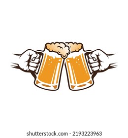 La mano de alguien sostenía un vaso y aferraba dos cervezas. Las cartas tostan. Ilustración vectorial vintage para web, afiche, invitación de partido. Aislado sobre un fondo blanco