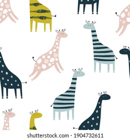 Vektorgrafik handgezeichnet kindisch nahtlos wiederholendes einfaches Muster mit süßen Giraffen im skandinavischen Stil auf weißem Hintergrund. Rutschtiere. Muster für Kinder mit Giraffen. Kinderdesign.