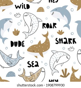 Vector de color infantil a mano sin fisuras repitiendo simple patrón de doodle con tiburones de estilo escandinavo sobre un fondo blanco. Animales pequeños. Patrón para los niños con tiburones. Mar. Bajo el agua.