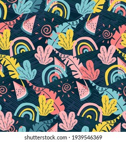 
Vectores celestiales y tropicales con arcoiris, sandía, hojas y dibujos de doodle. Niños de moda para textiles y tipografía.
