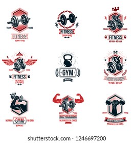 Logotipos temáticos de elevación de carga pesada de vectores y colección de volantes publicitarios creados con campanas, pesos de disco, equipos deportivos y formas de cuerpo de hombre fuerte.