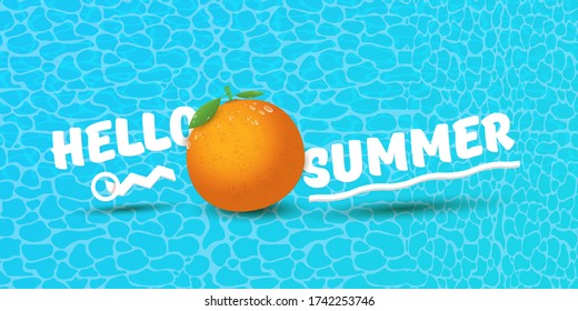 Vector Hola Banner horizontal de verano o planilla de diseño de volante con fruta naranja fresca aislada en el fondo de agua azul. Hola etiqueta de concepto de verano o afiche con texto de fruta y letras