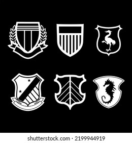 Conjunto vectorial heráldico de ilustración en estilo vintage con escudo, corona, diferentes bestias y casco caballero para el diseño