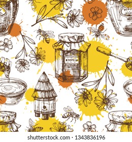 Vector honey seamless pattern with drops, flowers, honey jars. Illustration of seamless pattern beehive and honey