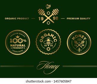 Logotipo vectorial de miel e íconos para productos de miel, colmenas y apicultura e identidad. Peines de oro. Productos de primera calidad con distintivos y etiquetas de oro de lujo. Sellos de miel de primera calidad.
