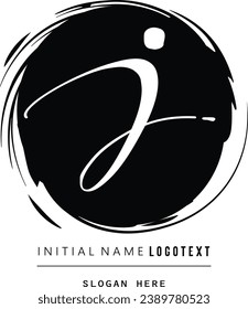 icono vectorial de la letra J con trazo de tinta, letras J dibujadas a mano Diseño del logotipo. Logo de la letra J del pincel, diseño del logotipo de la letra J con fondo de círculo grueso.eps