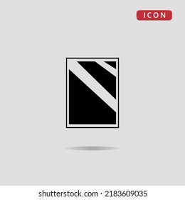 Icono vectorial de un espejo de color negro aislado en fondo gris, ilustración vectorial, iconos planos.