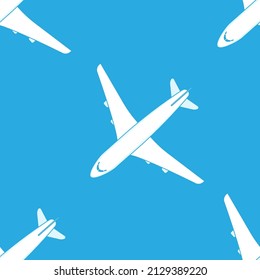 Ilustración vectorial de una vista superior del avión sobre un fondo azul. Afiche de las vacaciones de aviación. Patrón transparente del vector