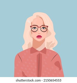 Imagen vectorial de una hermosa mujer rubia en una blusa rosa y gafas en un fondo azul aislado. El estilo de oficina es adecuado para una estudiante o empleado de oficina, profesor de escuela