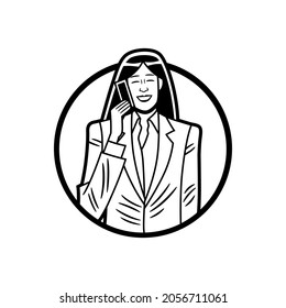Ilustración vectorial, en blanco y negro, de una mujer de negocios vestida de traje y hablando en el móvil, enmarcada en forma circular.