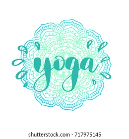 Ilustración vectorial de la señal azul mandala y texto Yoga en ella. Spa, diseño de logotipo de centros de yoga.