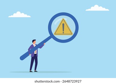 Ilustração vetorial de um empresário analisando um ícone de aviso com uma lente de aumento grande, simbolizando a avaliação de risco, a identificação do problema ou a investigação do problema

