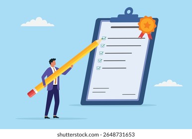 Ilustração vetorial de um homem de negócios segurando um lápis gigante e marcando uma lista de verificação em uma área de transferência grande com um selo de qualidade, simbolizando a conclusão de tarefas, garantia de qualidade e produtividade
