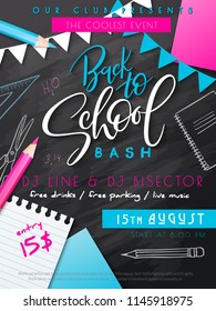 Vektorillustration-Illustration mit Design-Vorlage für Back to School Event Poster mit Bleistiften, Flaggengarten, Papierseite, Aufkleber und Handschrift von Zurück zur Schule auf der Tafel mit Doodle-Schreibwaren.