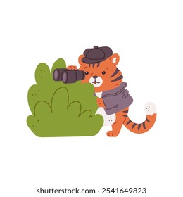 Ilustração vetorial de um tigre detetive em uma jaqueta e boné, observando através de binóculos atrás dos arbustos. Detetive Animal. Estilo de desenho animado plano em um fundo isolado. Design infantil.