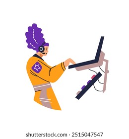 Ilustración vectorial de una mujer astronauta con traje amarillo. El personaje trabaja en una computadora en el espacio equipada con un auricular representado en un estilo de dibujos animados planos sobre un fondo aislado. Primer plano.