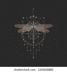 Ilustración vectorial con libélula dibujada a mano y símbolo geométrico sagrado sobre fondo vintage negro. Signo místico abstracto. Forma lineal de oro. Para tu diseño.