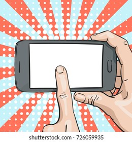 Ilustración vectorial de la mano sujetando el smartphone de la maqueta y señalando con el dedo la pantalla en blanco sobre fondo de arte pop de rayas y puntos de semitono, Ilustración en boceto estilo retro 