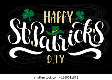 Imagen vectorial del logotipo de Feliz Día de San Patricio con sombrero verde e iconos de shamrock en fondo negro. Tipografía con letras a mano. 
