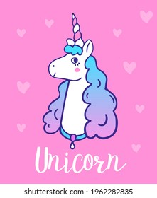 Ilustración vectorial de la cabeza del lindo unicornio feliz con el cuerno sobre fondo de color rosa con el corazón