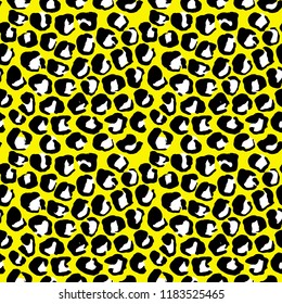 Vector illustration leopard print seamless pattern. Yellow hand drawn background.