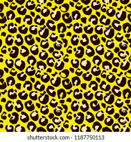 Vector illustration leopard print seamless pattern. Yellow hand drawn background.