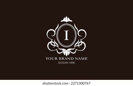 Ilustración vectorial de la plantilla del logotipo de la letra I. Monograma floral clásico con elementos decorativos.