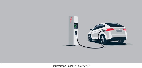 Ilustración vectorial de una suv de auto eléctrico blanco de lujo cargando en la estación del cargador de electro. La batería del auto se recarga rápidamente. Limpiar ilustración vectorial aislada en fondo gris.