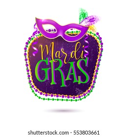 Vektorgrafik von Mardi Gras Feiertagskarte mit gelben, grünen, violetten Halsketten, venezianischen Masqueradenmasken mit Feder, Serpentine, Schreibzeichen einzeln auf weißem Hintergrund