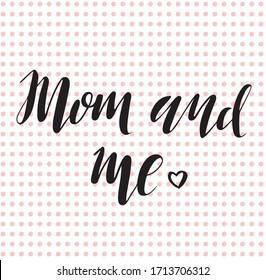 ilustración vectorial del texto de Mamá y Yo para ropa de chica. pantalones, tarjeta, pancarta. Mamá y yo escribimos a mano los antecedentes.