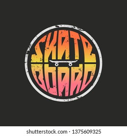Vektorillustration-Illustration zum Thema Skateboard und Skateboard. Vintage-Design. brüchiger Hintergrund. Stempeltypografie, T-Shirt-Grafik, Druck, Poster, Banner, Flyer, Postkarte