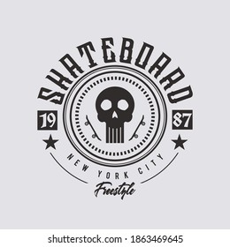 Ilustración vectorial sobre el tema del skateboarding y el skateboard en la ciudad de Nueva York. Diseño gótico. Tipografía de cráneo, gráficos de camisetas, afiche, impresión, postal